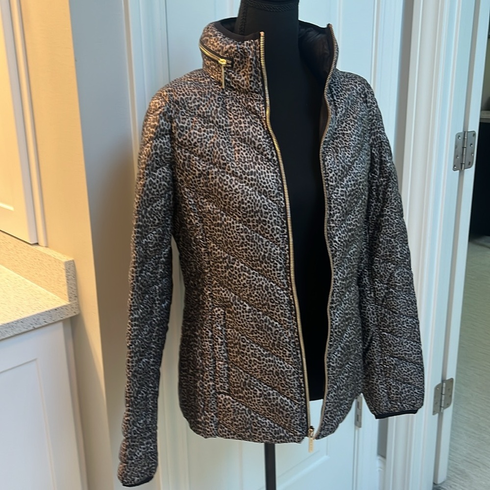 Michael Kors leopard print with hidden hood. size Small - Picture 4 of 15
